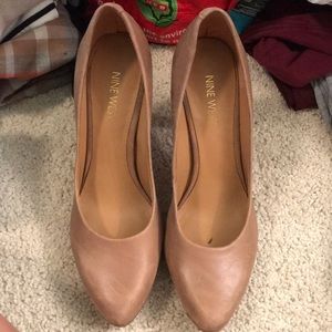 Nine West nude pumps